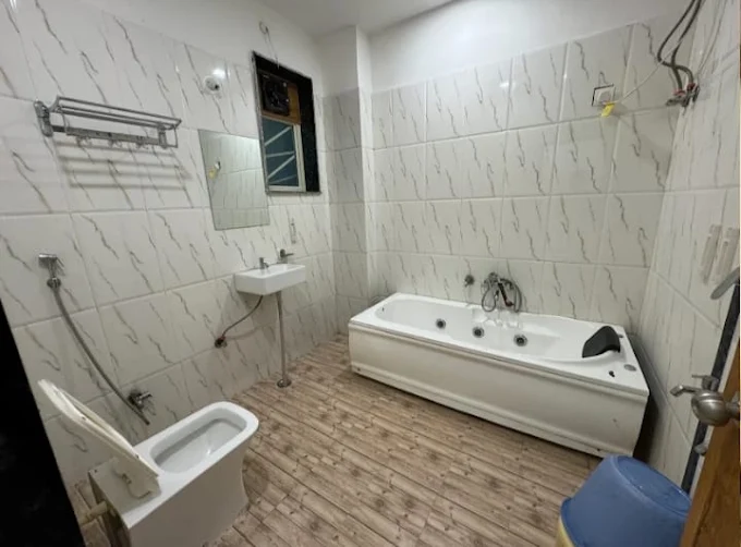 Bathroom with jacuzzi bathtub